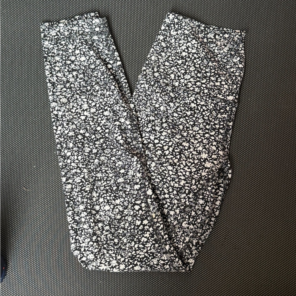 Lululemon Align High Rise Pant Venture Floral Alpine White Black Size 4